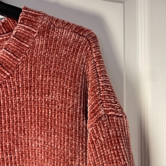 Size M Supersoft Chenille Sweater. - Picture 2 of 5